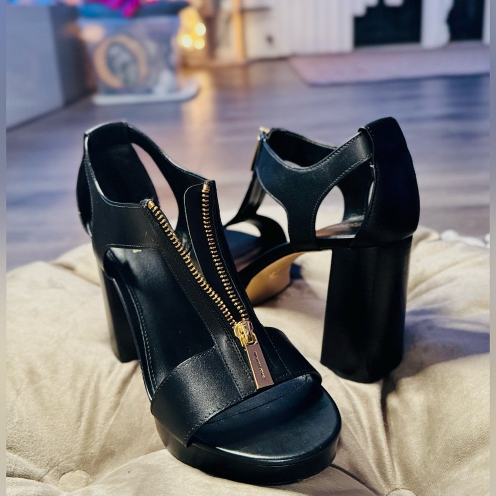 Michael Kors Sandals 👡🥰